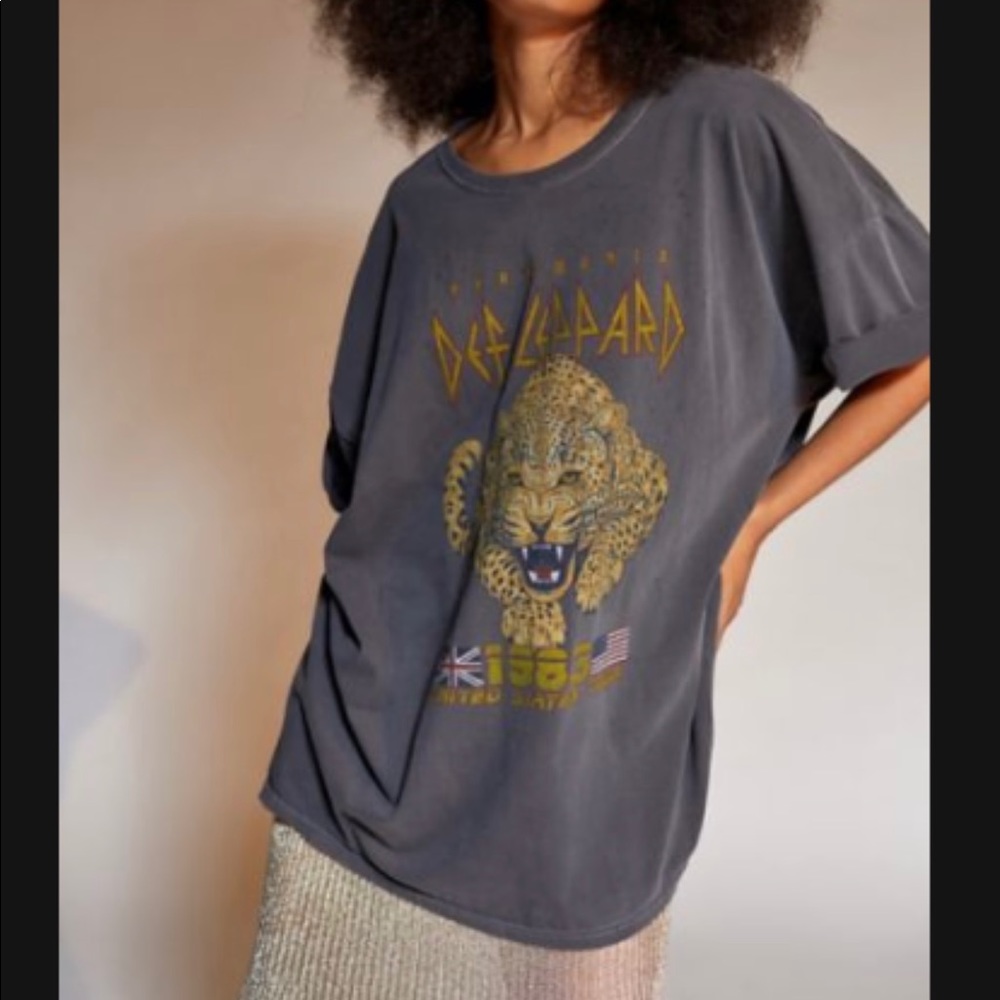 Oversized Urban Outfitters Graphic Tee— size L/XL
